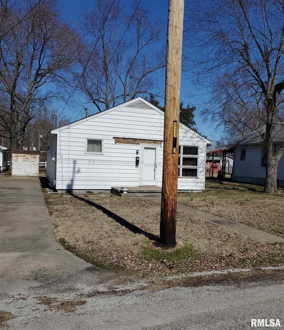 106 E Adams St., Duquoin, IL 62832