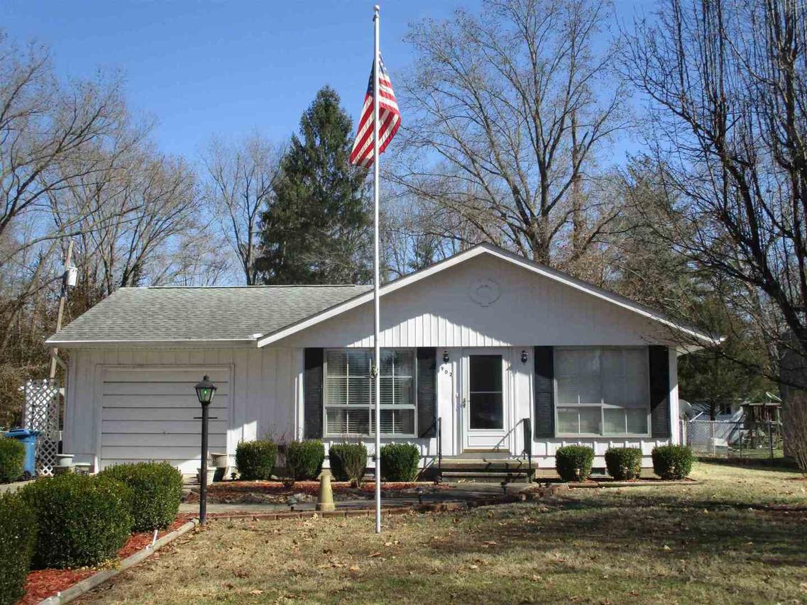 902 Lickliter St., Benton, IL