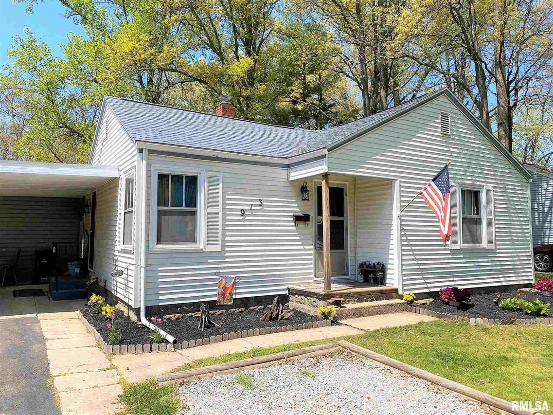 913 Rider St., Flora, IL 62839
