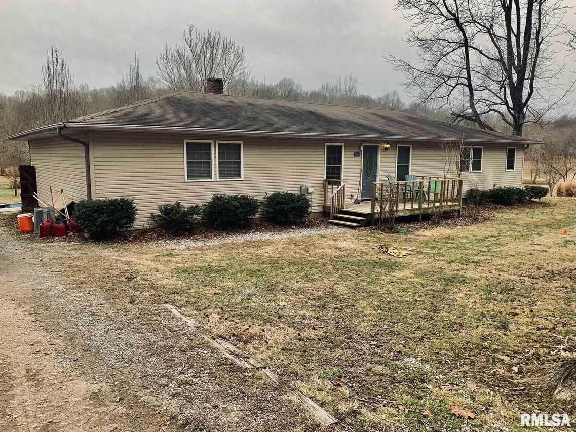 6180 Reevesville Rd., Grantsburg, IL 62943