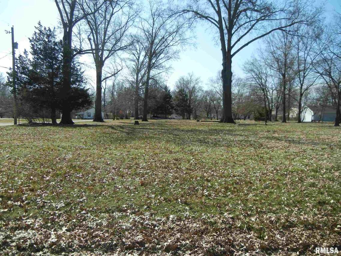 1039 N Dawley St., Salem, IL