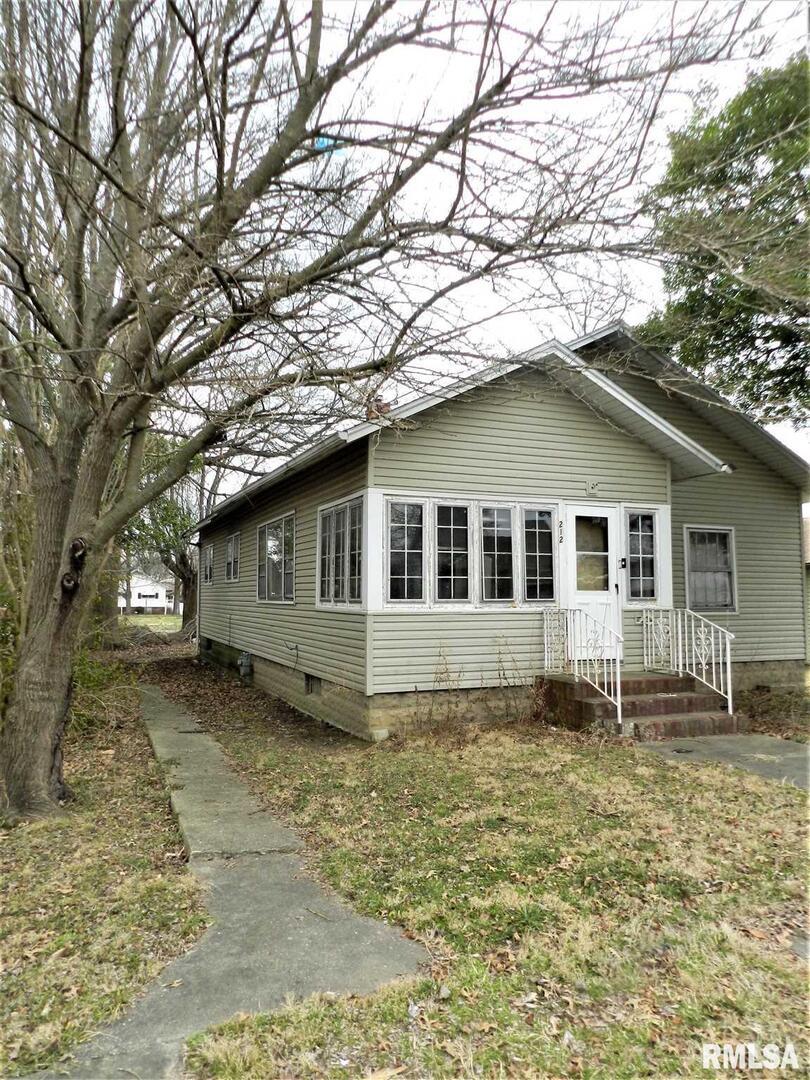 212 N 10th St., Herrin, IL 62948