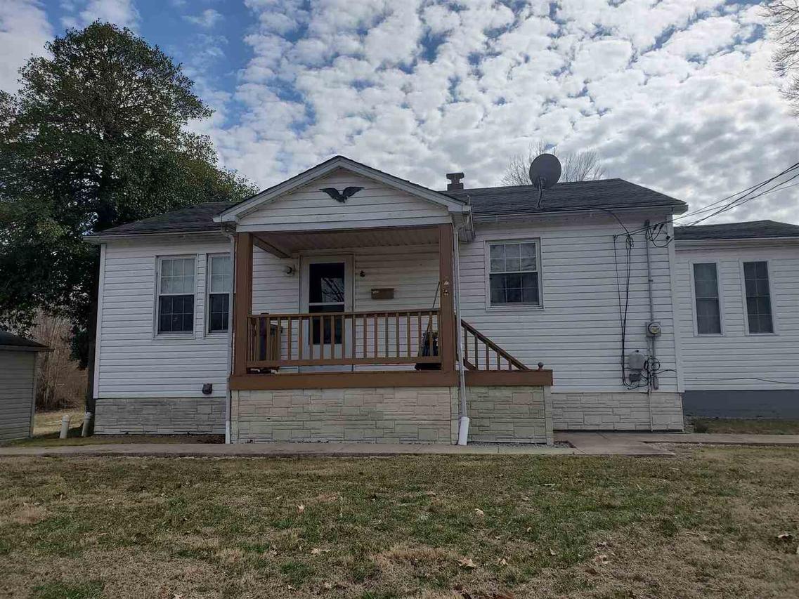 1400 Knott St., Chester, IL