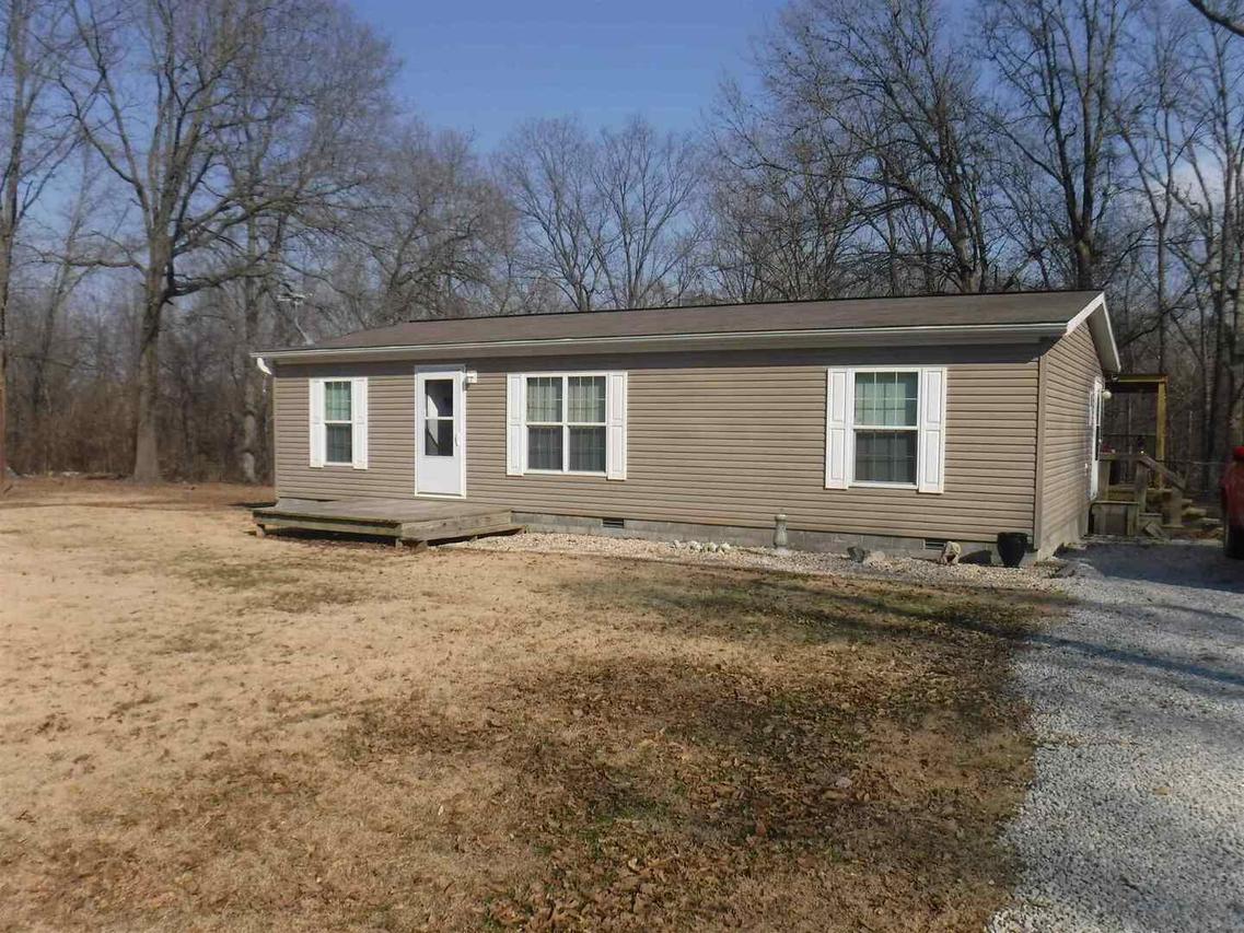 3332 Susan Ln., Salem, IL 62881