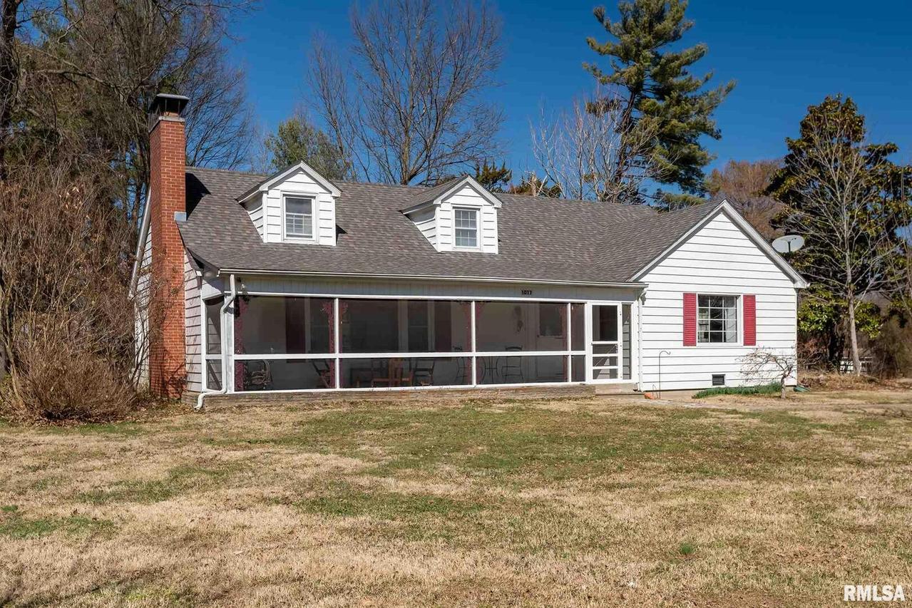 1017 N Oakland Ave., Carbondale, IL 62901