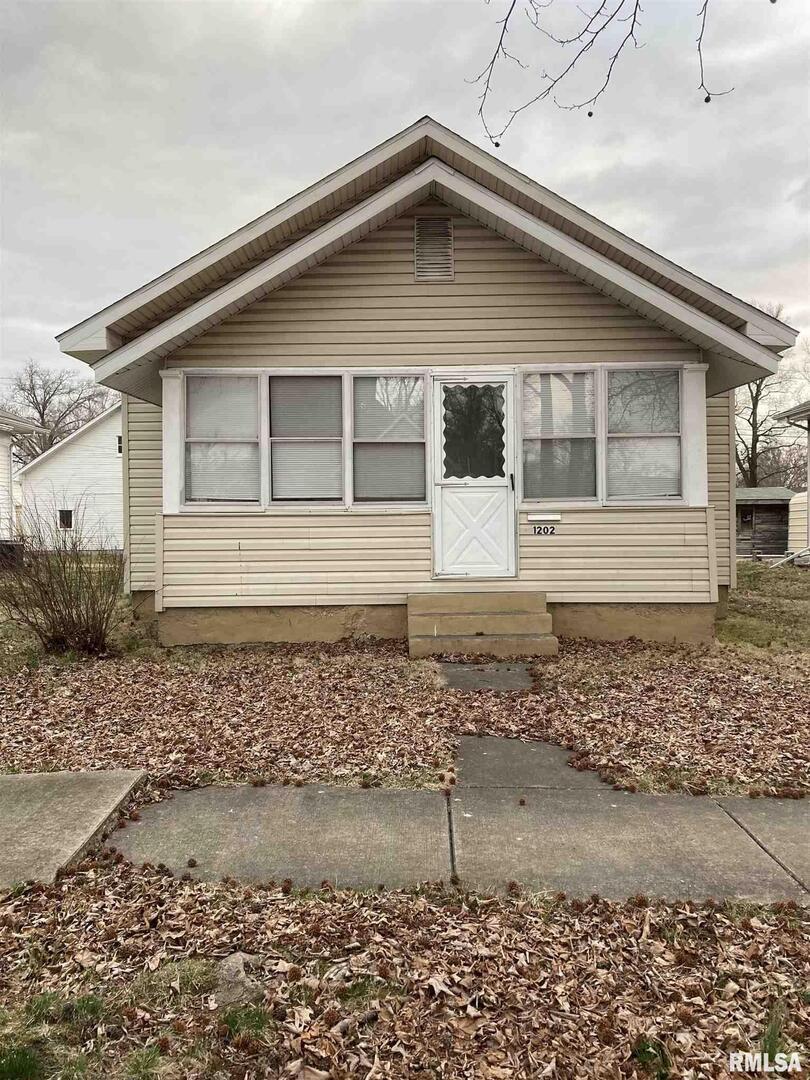 1202 E 2nd St., Centralia, IL 62801