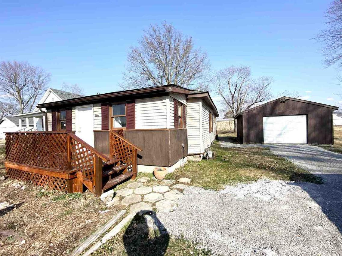 406 S Clay St., Sesser, IL 62884