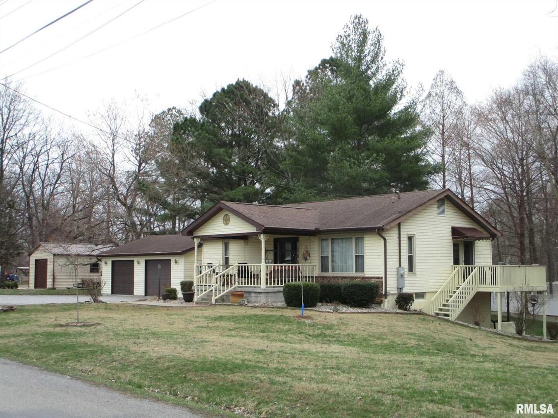 926 E Webster St., Benton, IL 62812