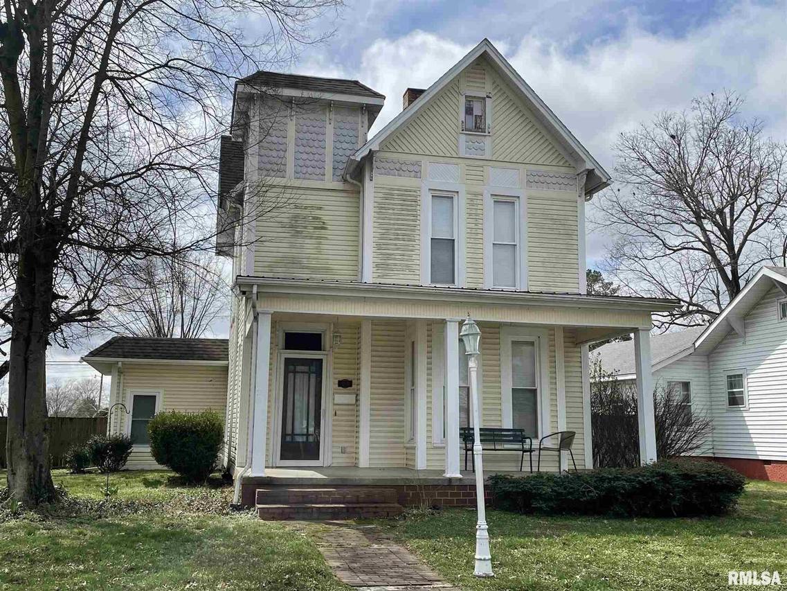 216 E 9th St., Metropolis, IL 62960