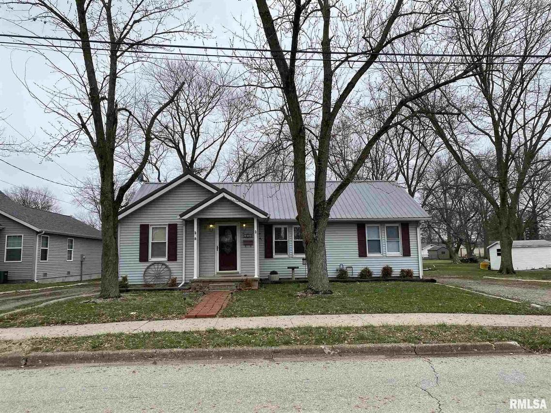 228 N Illinois St., Salem, IL 62881