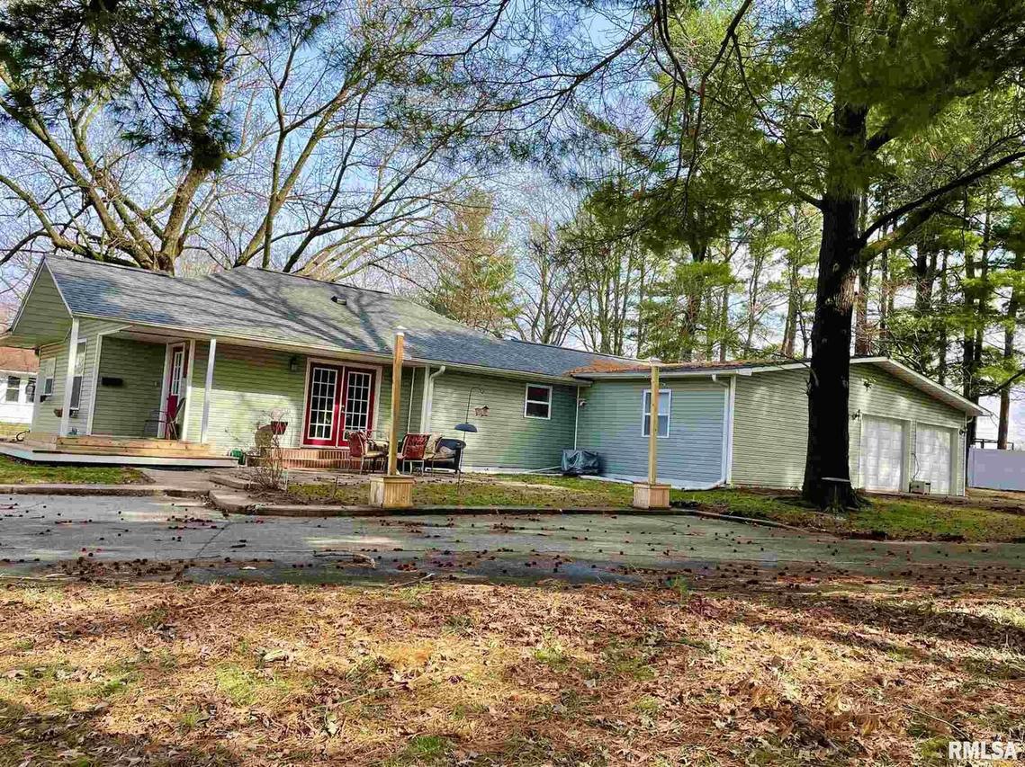 206 W Adams St., Benton, IL 62812