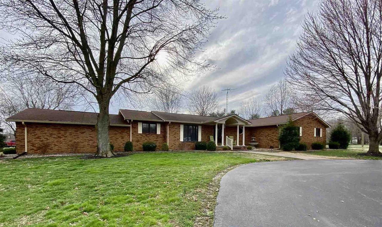 8388 Knox Rd., West Frankfort, IL 62896