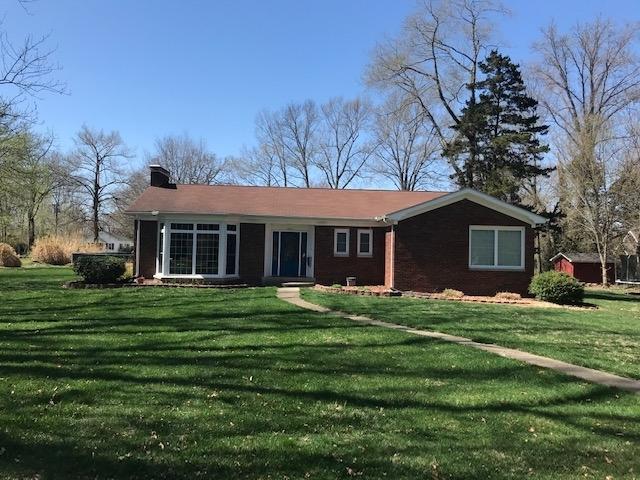 905 S Main St., Benton, IL 62812