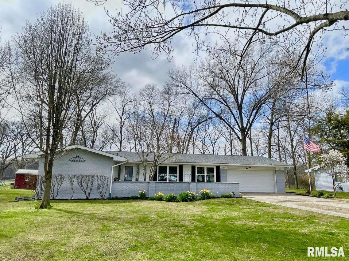 11 Monroe Ave., Salem, IL 62881