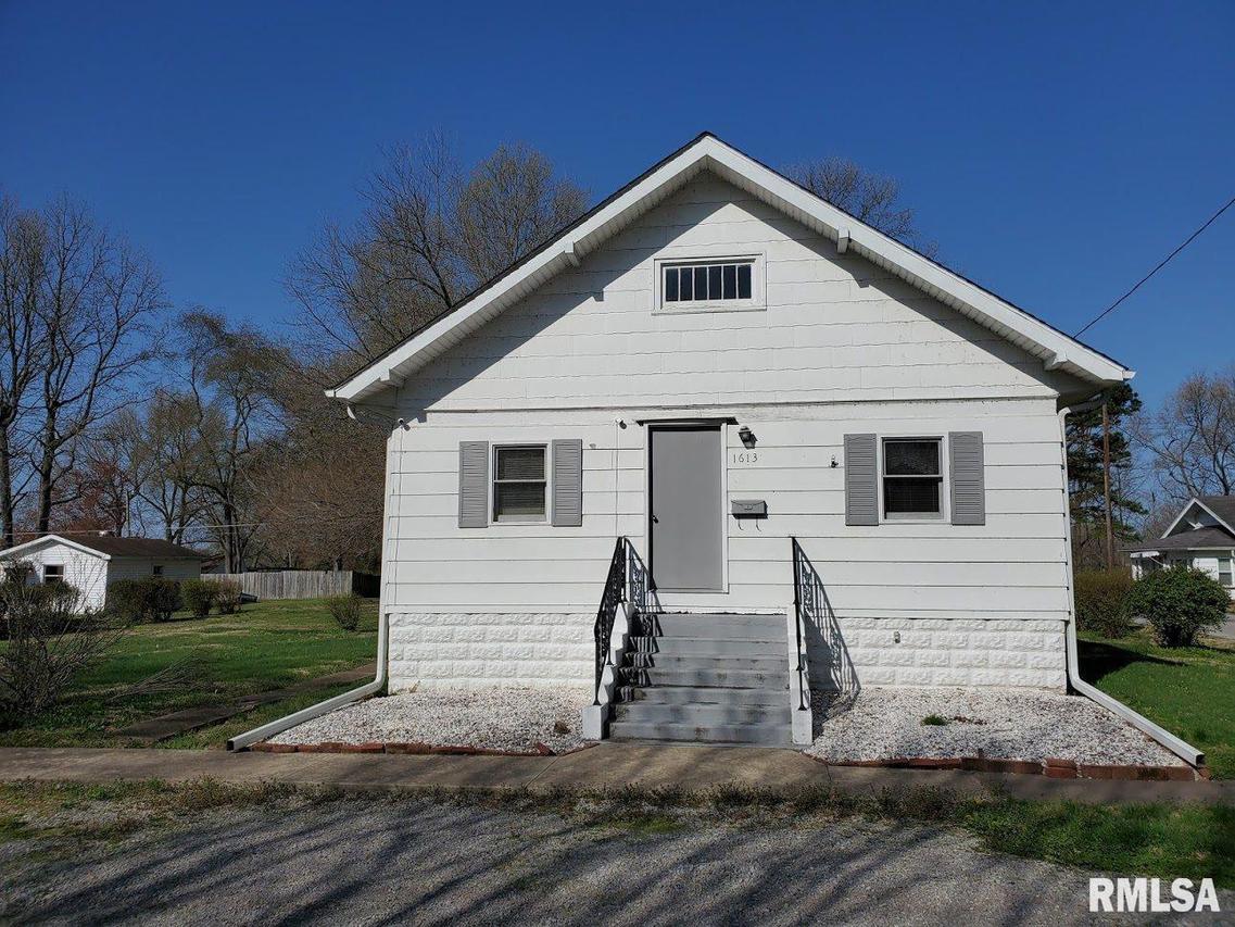 1613 Pearl St., Eldorado, IL 62930