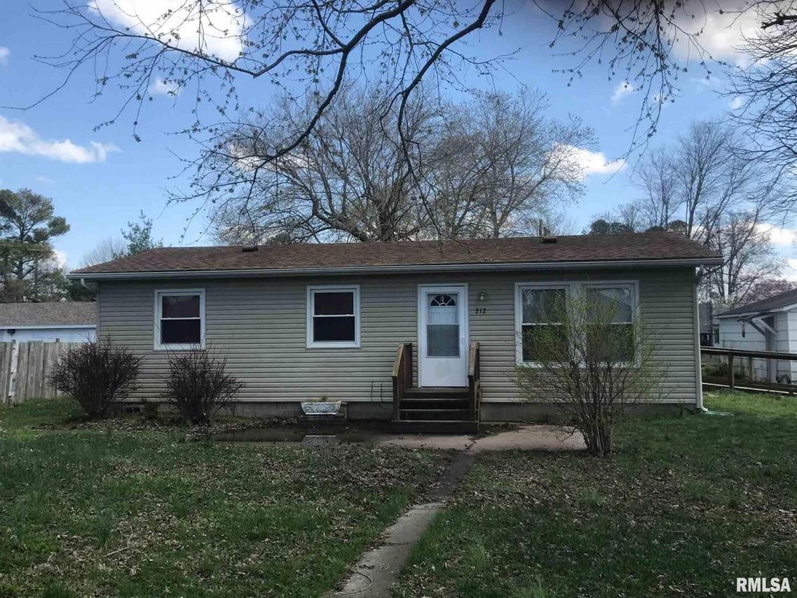 212 N 7th St., Elkville, IL 62932