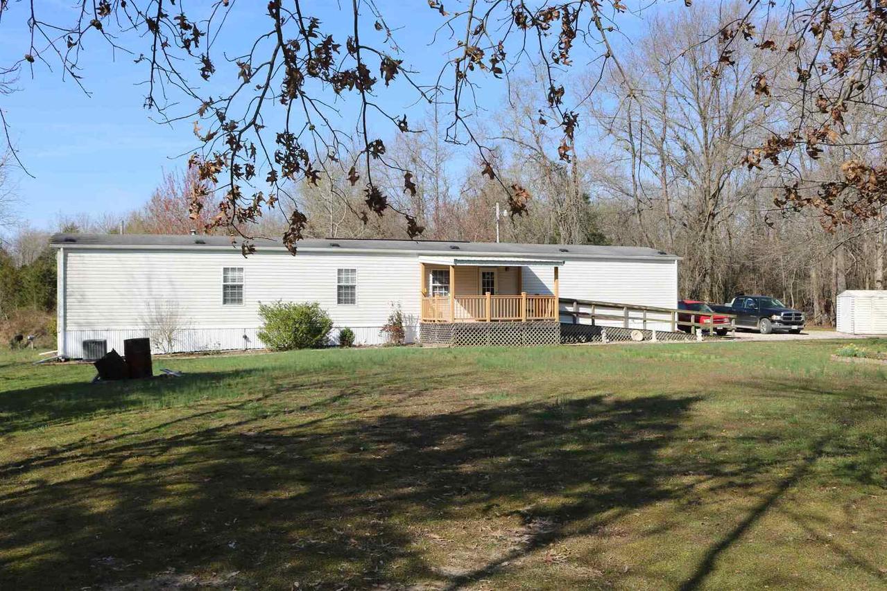 313 N Hummingbird Dr., Louisville, IL 62858