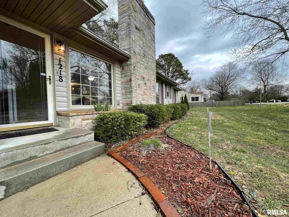 1218 W Carter St., Carbondale, IL 62901