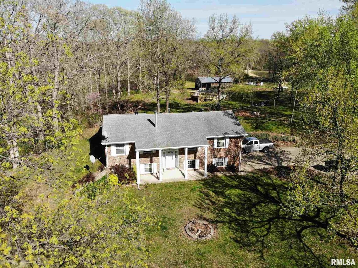 960 Race Track Rd., Centralia, IL 62801