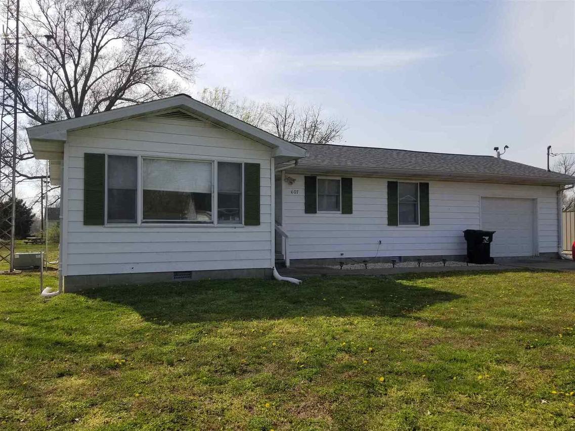 607 S Elm St., Sesser, IL 62884