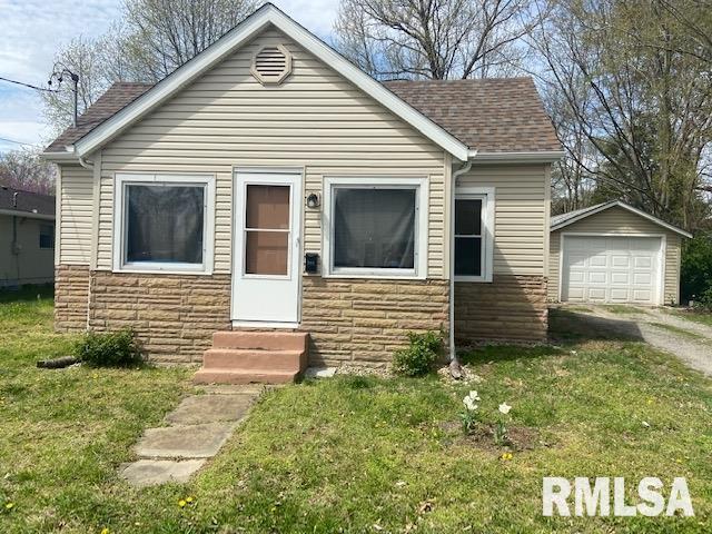 211 S 9th St., Benton, IL 62812