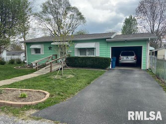 206 Gore St., Benton, IL 62812