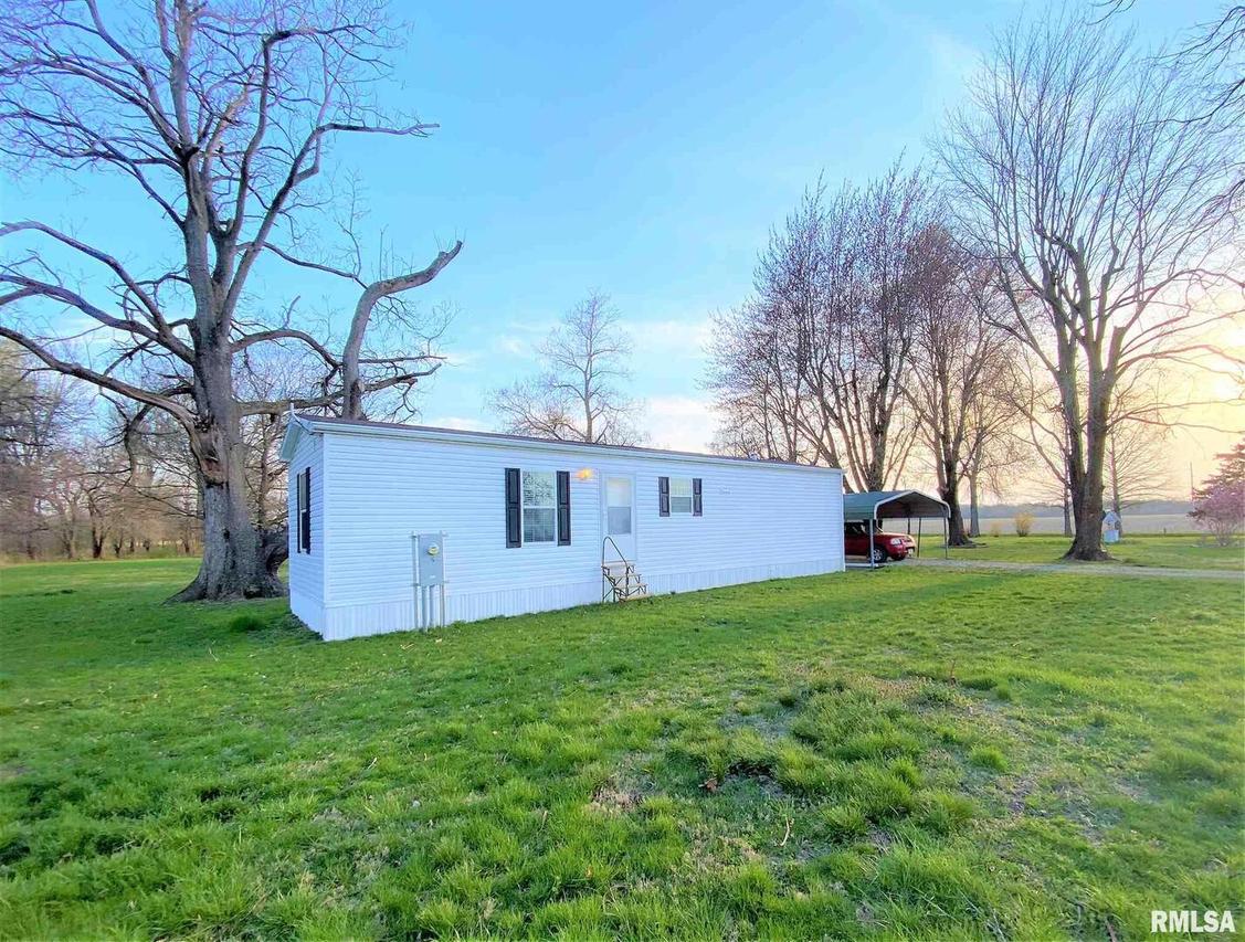 2988 Iola Ln., Farina, IL 62838