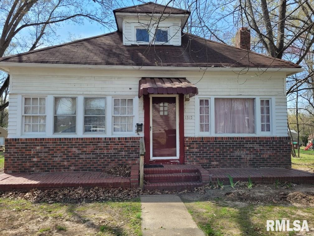 1315 S Holland St., Harrisburg, IL 62946