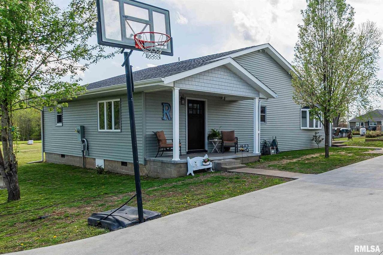 1823 2nd Rd., West Frankfort, IL 62896