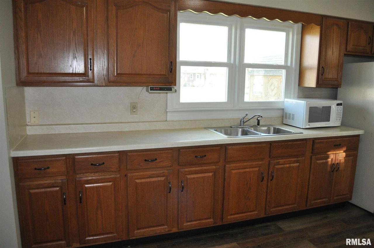 1009 Meadow Hills Dr., Mcleansboro, IL 62859