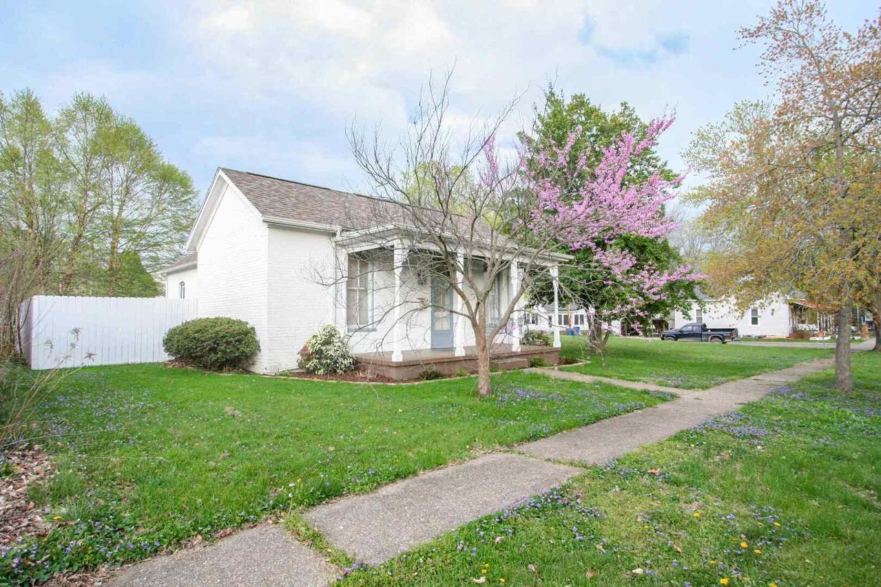 111 W Kerney St., Carmi, IL 62821