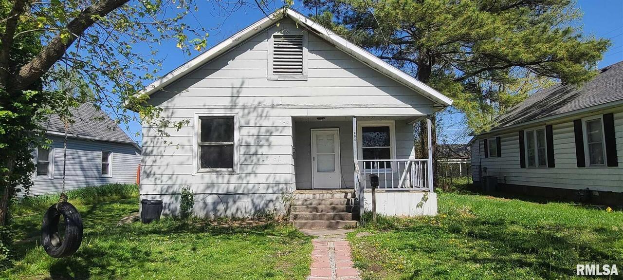 904 N 12th St., Herrin, IL 62948