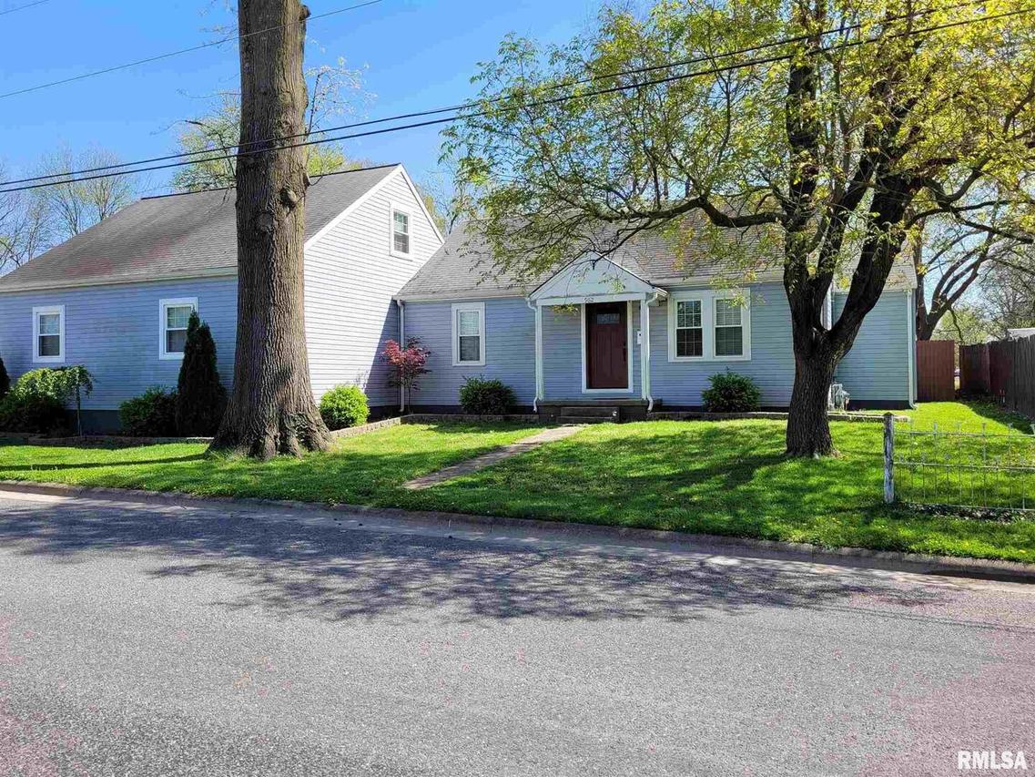 962 W Adams St., Nashville, IL 62263