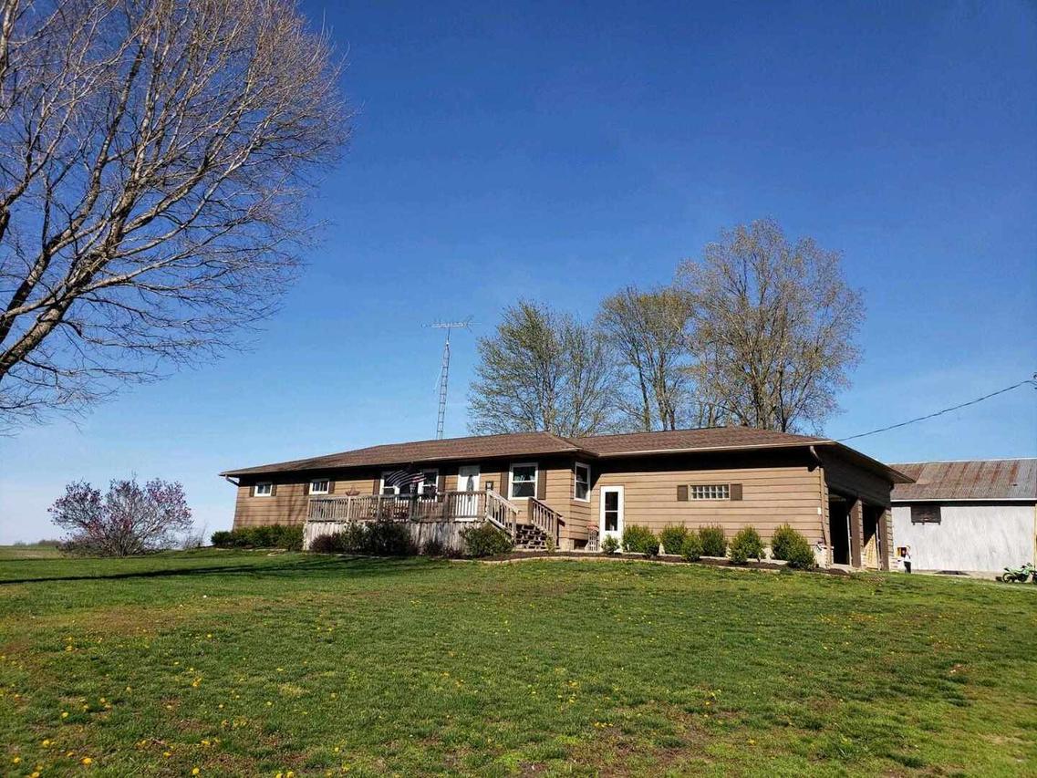 6444 N Riddle Ln., Waltonville, IL 62894