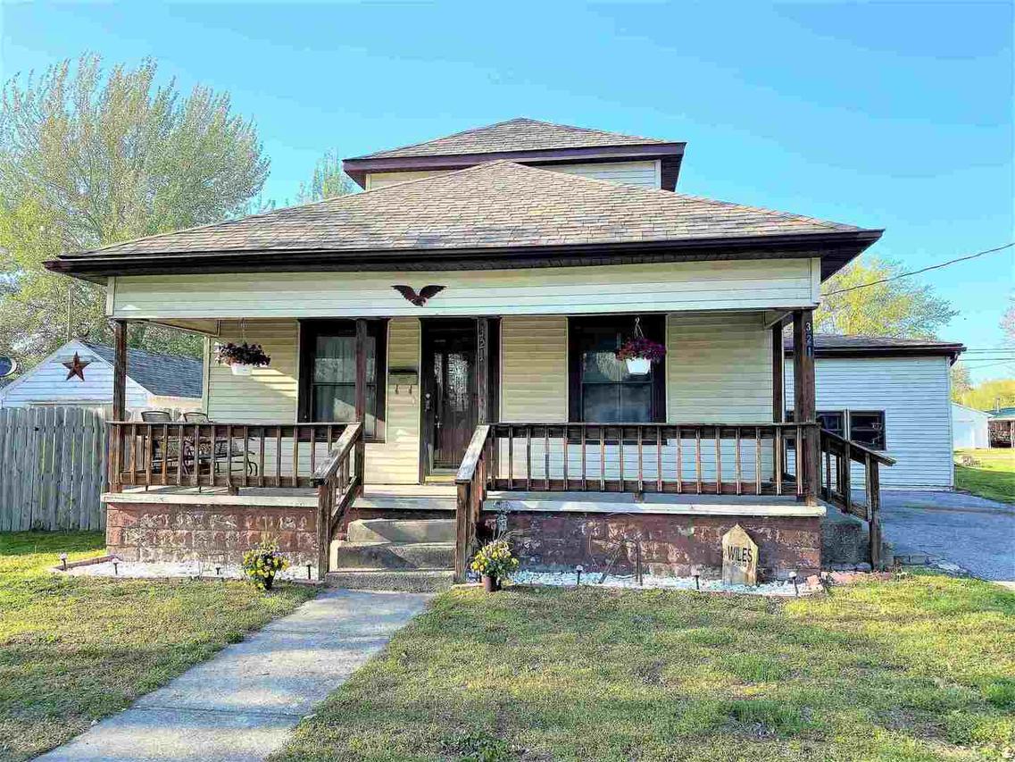 321 E Lincoln Ave., Flora, IL 62839