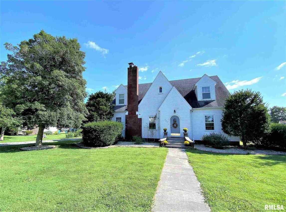 745 Garden St., Louisville, IL 62858