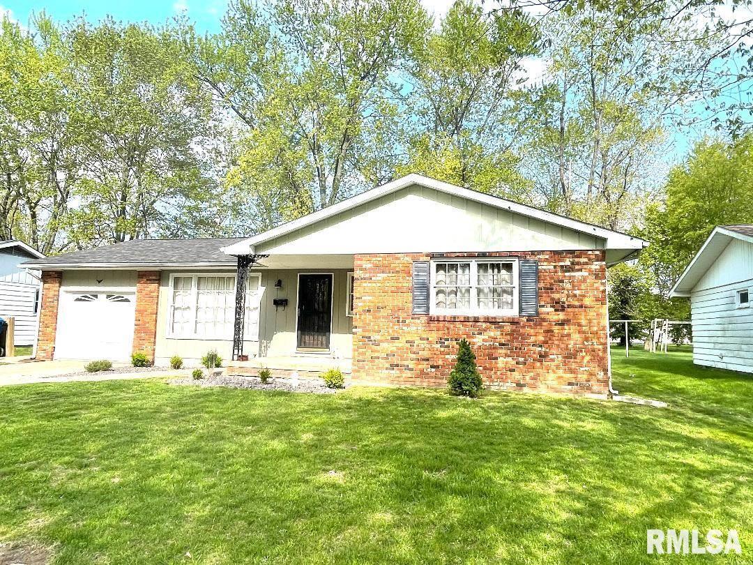 23 Holiday Ter., Centralia, IL 62801