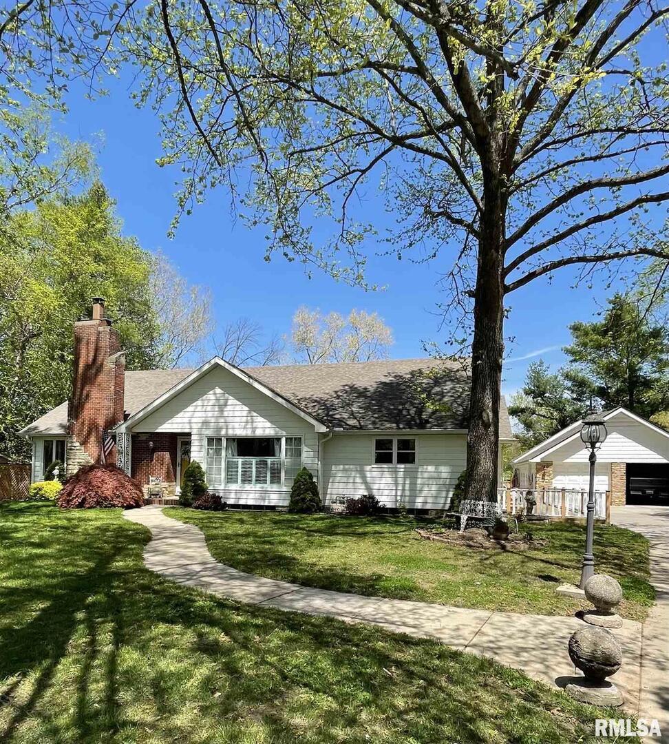 23 Hillcrest Dr., Carbondale, IL 62901