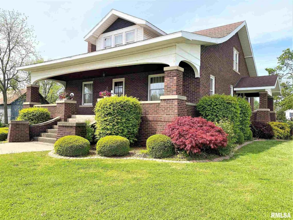 520 Chestnut St., Louisville, IL 62858