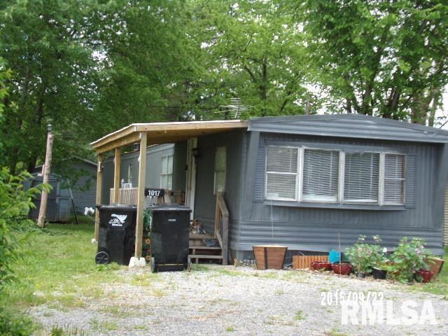 1017 S Webster St., Harrisburg, IL 62946