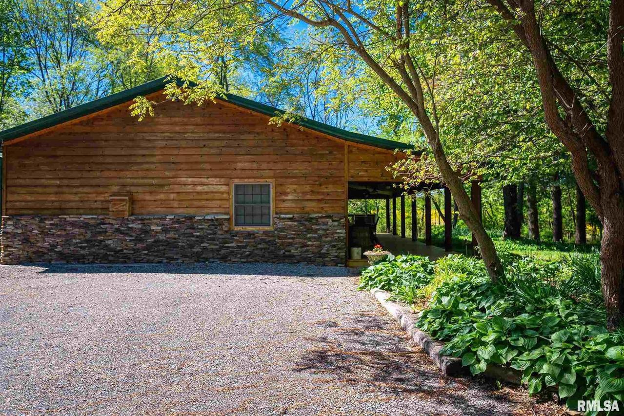 19165 Perry Rd., Pittsburg, IL 62974