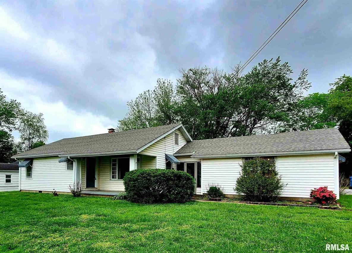 702 W Randolph St., Mcleansboro, IL 62859