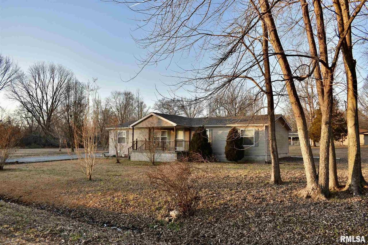 10527 Gass St., West Frankfort, IL 62896