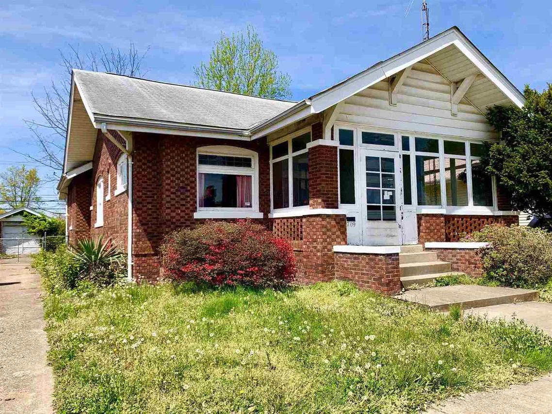 709 S 14th St., Herrin, IL 62948