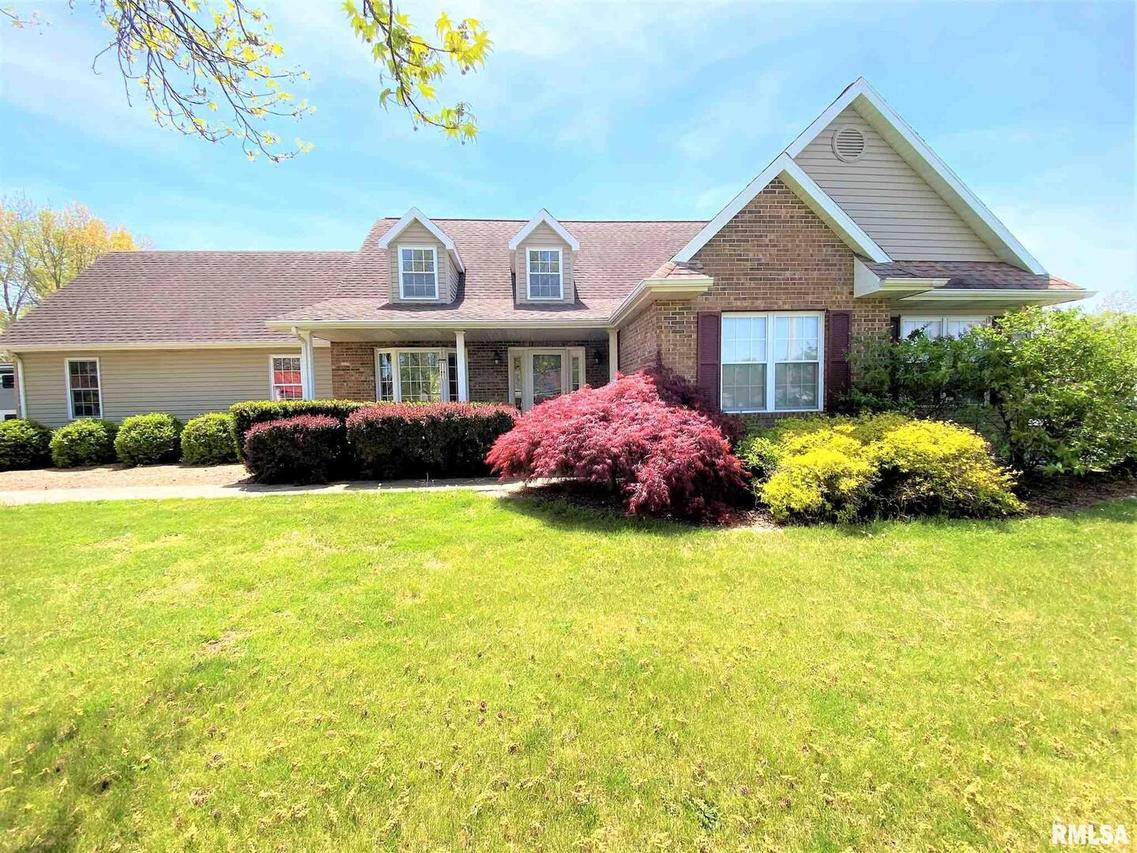 967 Kinmundy Rd., Louisville, IL 62858