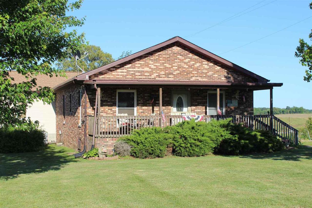 25 Johnston City Ln., Galatia, IL 62935