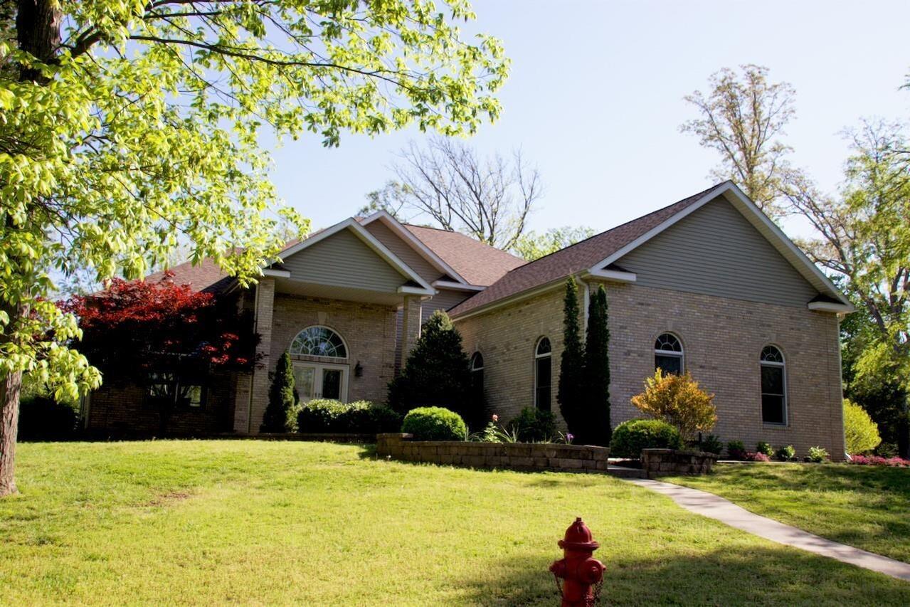 1170 Grand Oak Dr., Carbondale, IL 62901