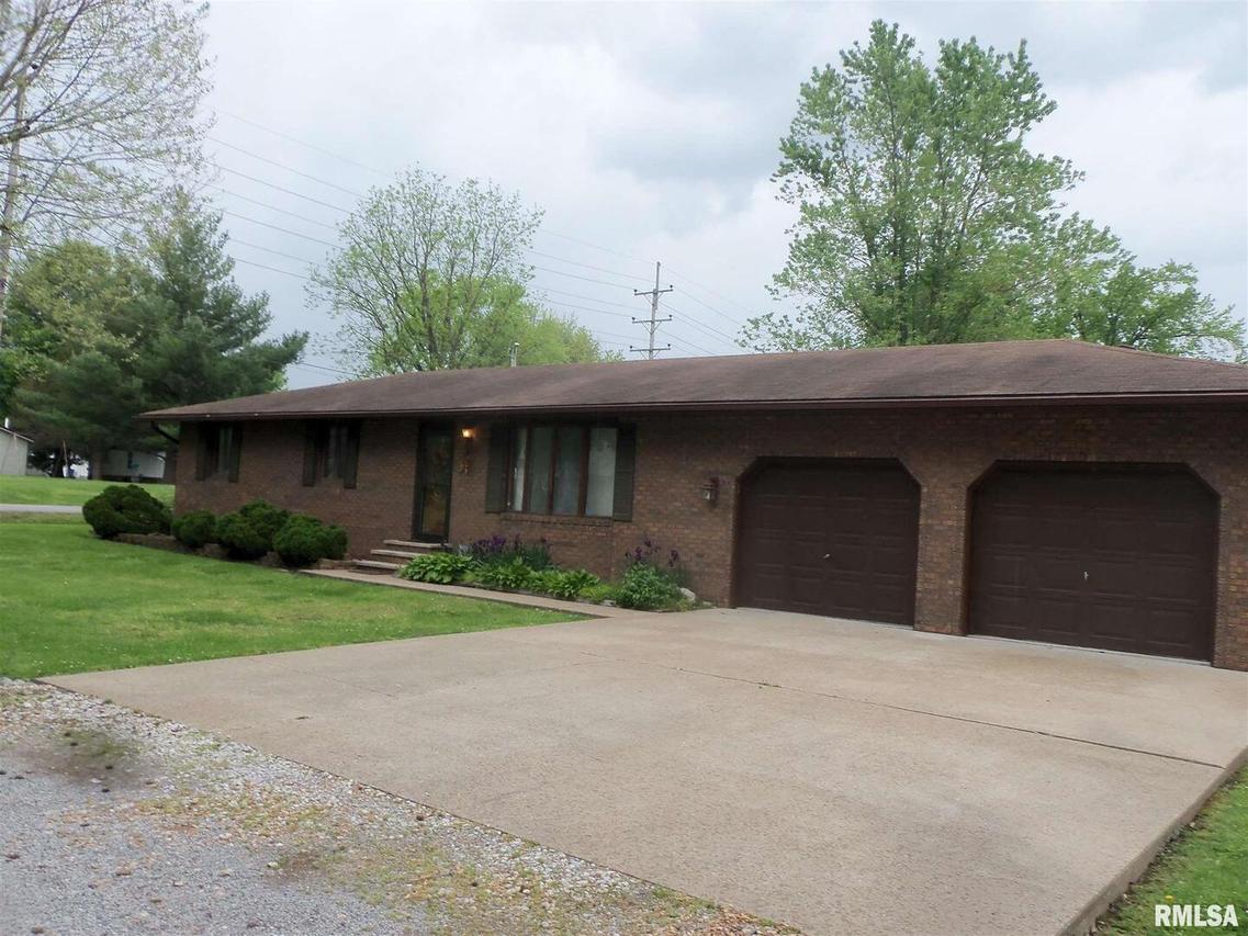 810 N 8th St., Benton, IL 62812