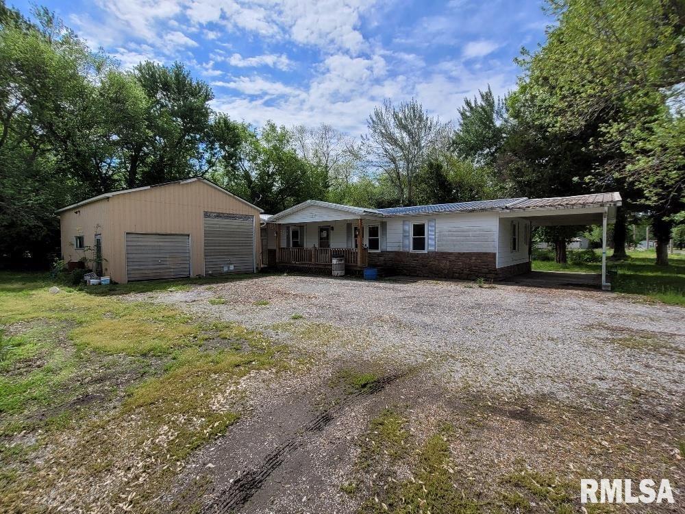 1556 N Oak St., Duquoin, IL 62832