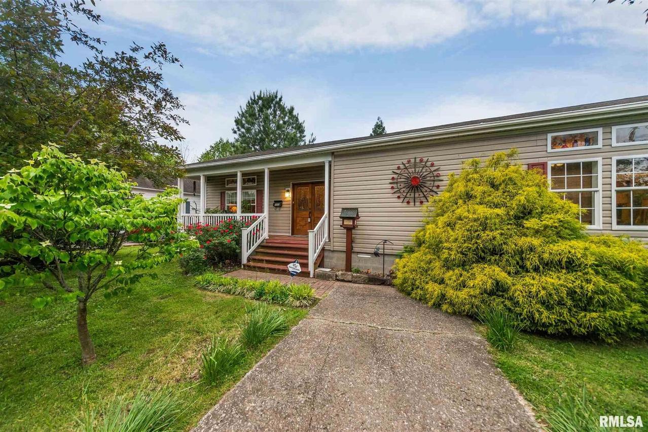 703 S 16th St., Herrin, IL 62948